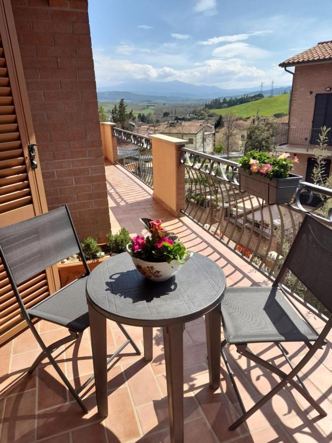 Un Passo Alla Volta Torrenieri Bagian luar foto